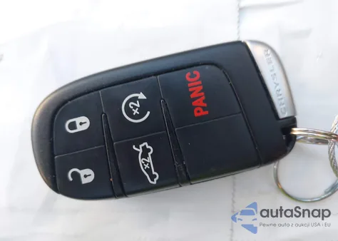 2012 Chrysler 300 Limited z USA, uszkodzony, nr VIN 2C3CCACG7CH142420